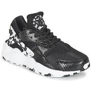 Kengät Nike  AIR HUARACHE RUN SE W  35 1/2