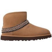 Saappaat UGG  Classic Ultra Mini Crescent Boots - Chestnut  39