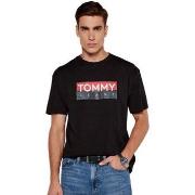 Lyhythihainen t-paita Tommy Jeans  DM0DM19684  EU M