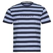 Lyhythihainen t-paita Guess  SS CN REG STRIPED YD TEE  EU S