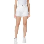 Shortsit & Bermuda-shortsit Calvin Klein Jeans  MOM J20J225153  IT 38