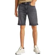 Shortsit & Bermuda-shortsit Calvin Klein Jeans  SLIM J30J327515  IT 42