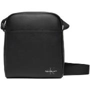 Laukut Calvin Klein Jeans  MONO LOGO REPORTER 18 LV04G3014G  Yksi Koko