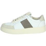 Kengät Saint Sneakers  SAIL  40
