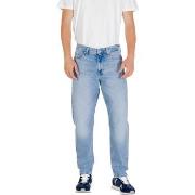 Farkut Tommy Hilfiger  ISAAC RLXD TPRD BI01 DM0DM20979  IT 48