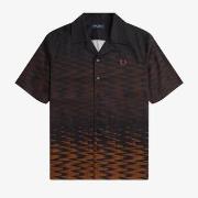 Pitkähihainen paitapusero Fred Perry  WAVE GRAPHIC REVERE COLLAR  EU L
