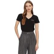 Lyhythihainen t-paita Guess  W4YI23 J1314  EU M