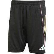 Shortsit & Bermuda-shortsit adidas  -  EU S