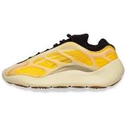 Kengät Yeezy  700 V3 Mono Safflower  36