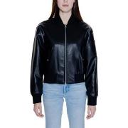 Toppatakki Calvin Klein Jeans  FAUX LEATHER BOMBER J20J223546  EU M
