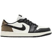 Kengät Nike  Jordan 1 Retro Low Mocha  47 1/2