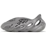 Sandaalit adidas  Yeezy Foam RNNR MX Granite  39