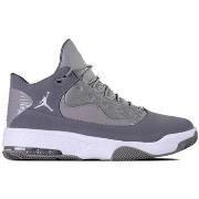 Kengät Nike  Air Jordan Max Aura 2  40 1/2