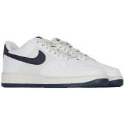 Tennarit Nike  Air Force 1 '07  42