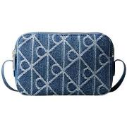 Olkalaukut Calvin Klein Jeans  EMBLEM AOP CAMERA LV04F3430G  Yksi Koko