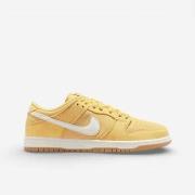 Kengät Nike  SB Dunk Low Saturn Gold  44