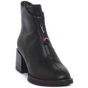 Kengät Mustang  BLACK  38