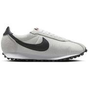 Kengät Nike  HF3227100  40