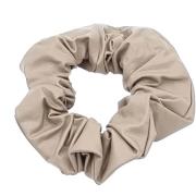 By Lyko Scrunchie i imitationsläder Beige