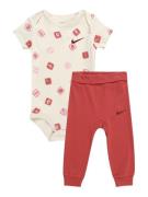 Nike Sportswear Setti  kerma / roosa / ruosteenpunainen