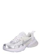 Nike Sportswear Matalavartiset tennarit 'V2K'  hopea / valkoinen