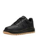 Nike Sportswear Matalavartiset tennarit 'Air Force 1 Luxe'  musta