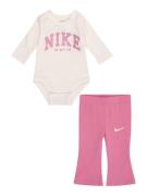 Nike Sportswear Setti 'SWOOSH SPIRIT'  eosiini / valkoinen