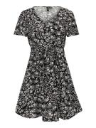 Vero Moda Petite Mekko 'VMEASY JOY'  musta / valkoinen