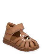 Sandals - Flat - Closed Toe - Brown ANGULUS