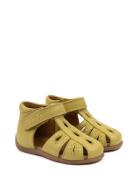 Starters™ Drops Velcro Sandal Yellow Pom Pom