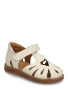 Sandals - Flat - Closed Toe White ANGULUS