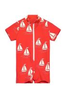 Sailing Boats Aop Ss Uv Suit Red Mini Rodini