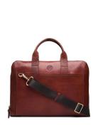 Gustav Brown Saddler