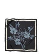Magna Flower Sia Scarf Black Becksöndergaard