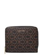 Ck Must Z/A Wllt W/Flap Md Mono Patterned Calvin Klein