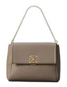 Emblem Hw Pebble Crossbody 20 Gold Calvin Klein