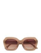 Gwen Sahara Brown Komono