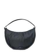 Curve Crossbody Round L Black SANDQVIST