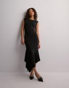 Nelly - Musta - Asymmetric Jersey Dress