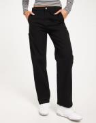 Carhartt WIP - Musta - W' Pierce Pant Straight