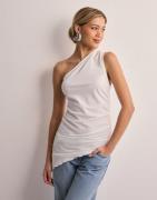 Nelly - Valkoinen - Structured One Shoulder Top