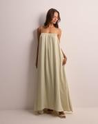 Gina Tricot - Beige - Flowy maxi dress