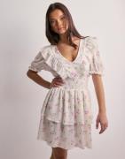 Gina Tricot - Kukallinen - Smock frill dress