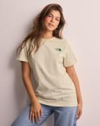 The North Face - Valkoinen - W S/S Box Nse Relaxed Tee