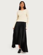 Selected Femme - Musta - Slftina Hw Long Plisse Skirt B