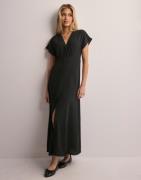 Only - Musta - Onlnova Life Lux Mollie Long Dress