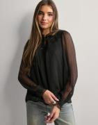 Vero Moda - Musta - Vmgaby Ls Top Wvn Ga