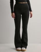 Gina Tricot - Musta - Petite trousers