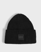 UGG - Musta - W Chunky Rib Beanie