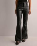 Gina Tricot - Musta - Pu mini bootcut trousers